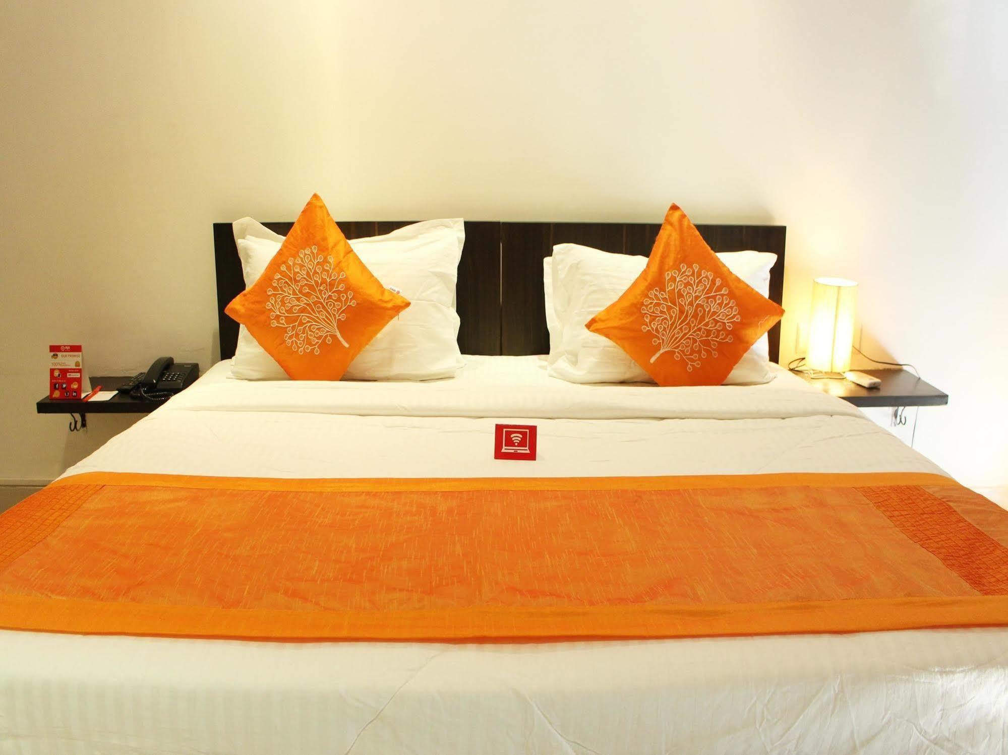 Oyo Flagship 387 Moulsari Avenue Hotel Gurgaon Bagian luar foto