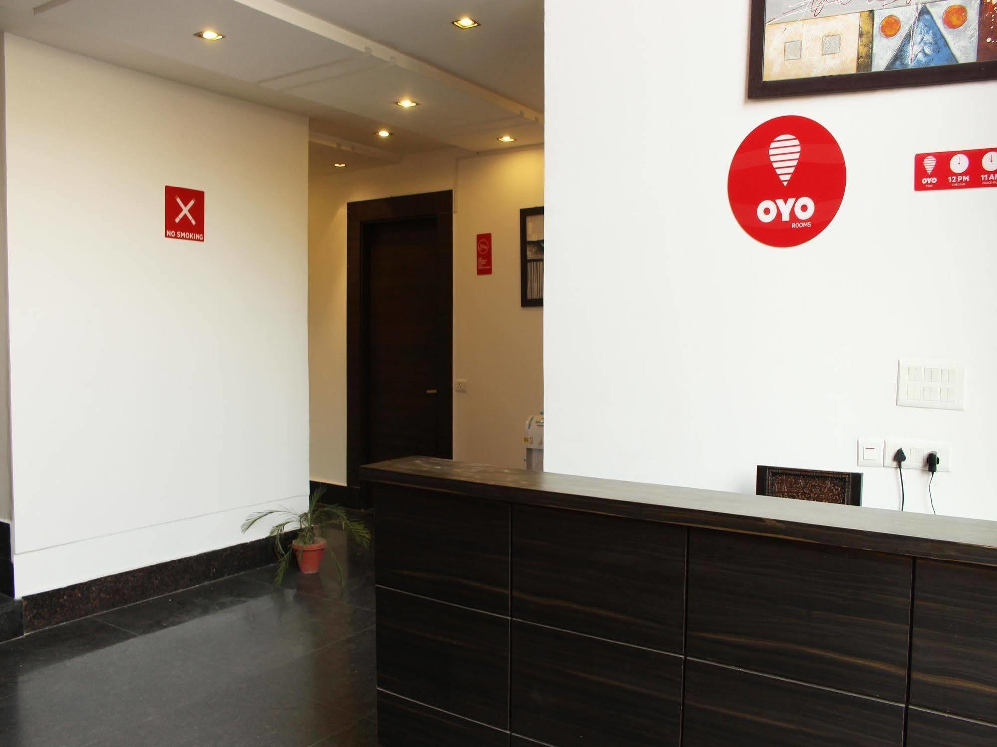 Oyo Flagship 387 Moulsari Avenue Hotel Gurgaon Bagian luar foto