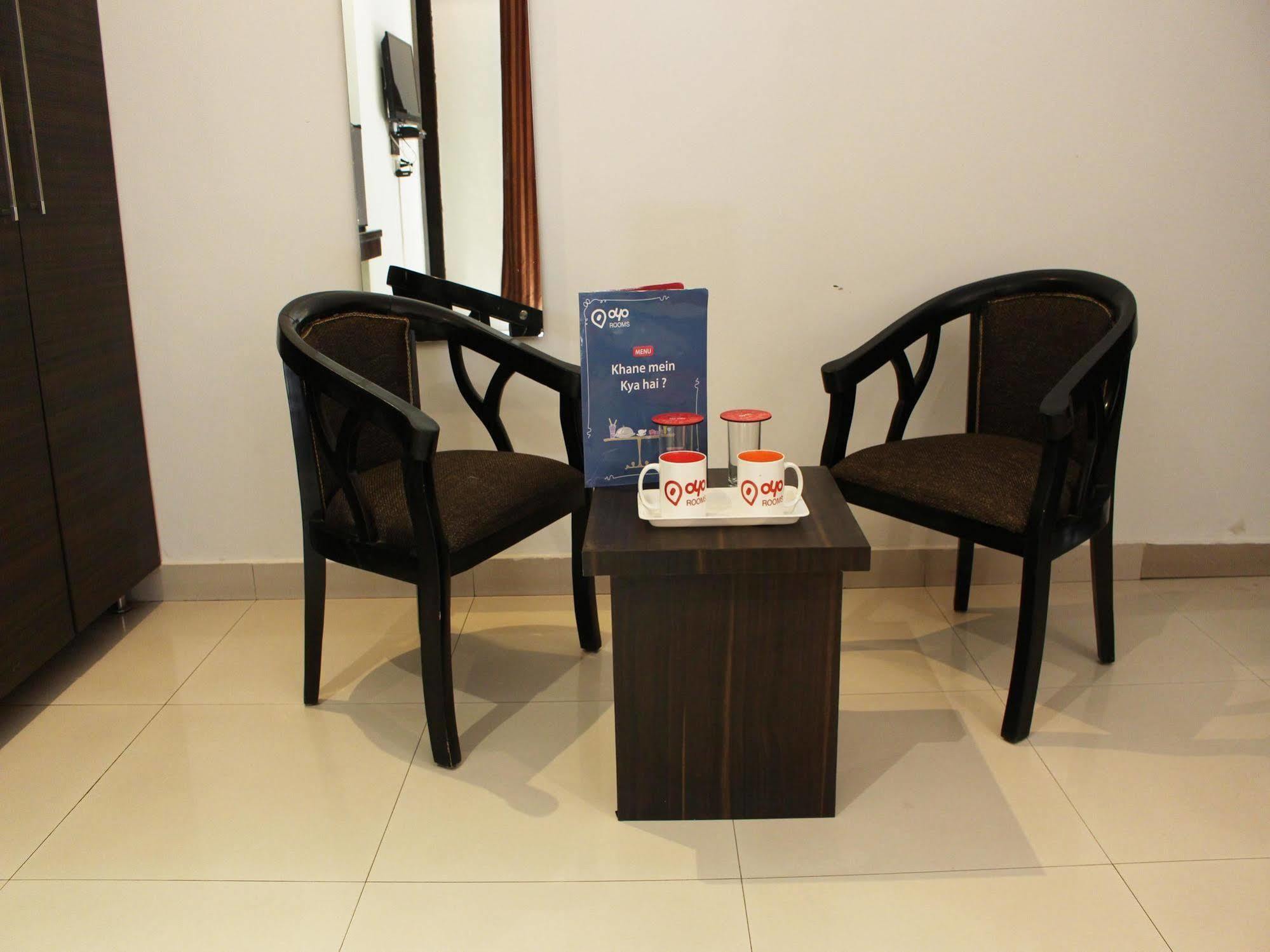 Oyo Flagship 387 Moulsari Avenue Hotel Gurgaon Bagian luar foto