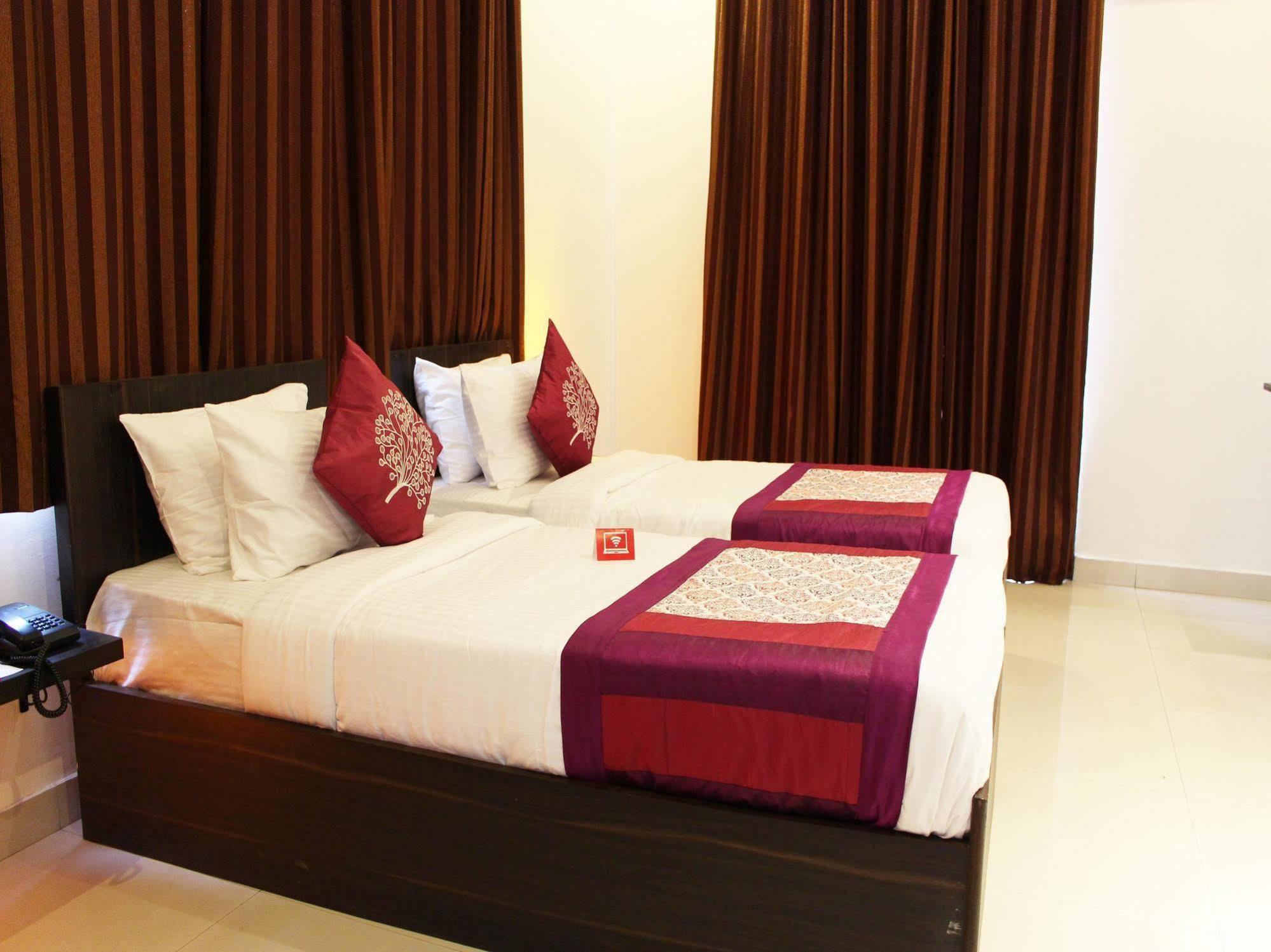 Oyo Flagship 387 Moulsari Avenue Hotel Gurgaon Bagian luar foto