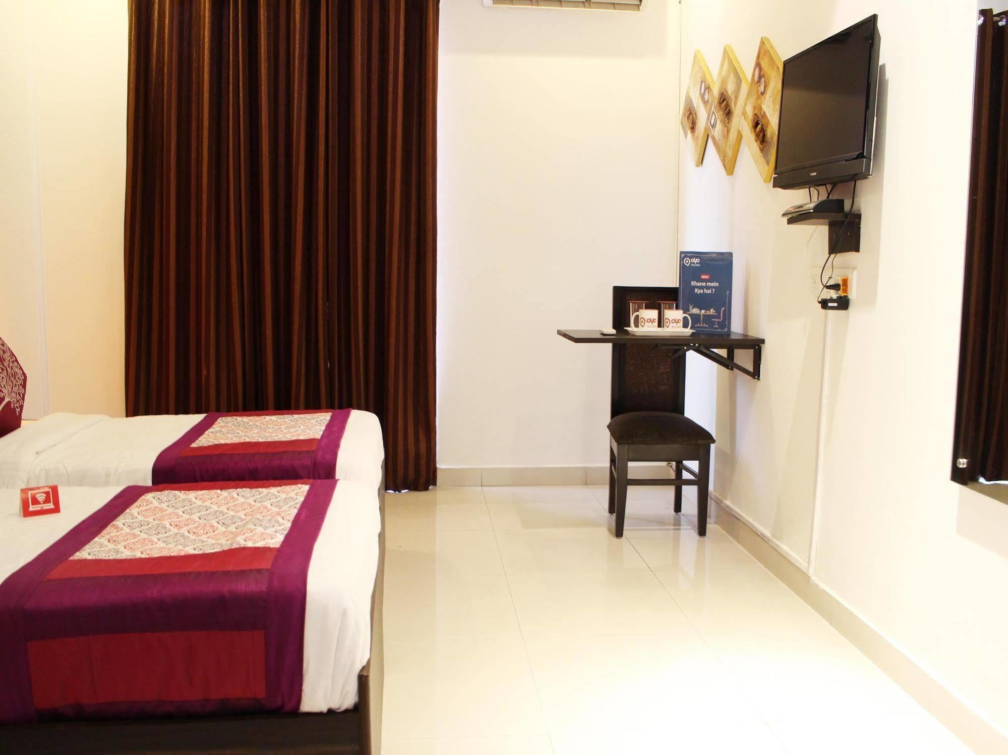 Oyo Flagship 387 Moulsari Avenue Hotel Gurgaon Bagian luar foto