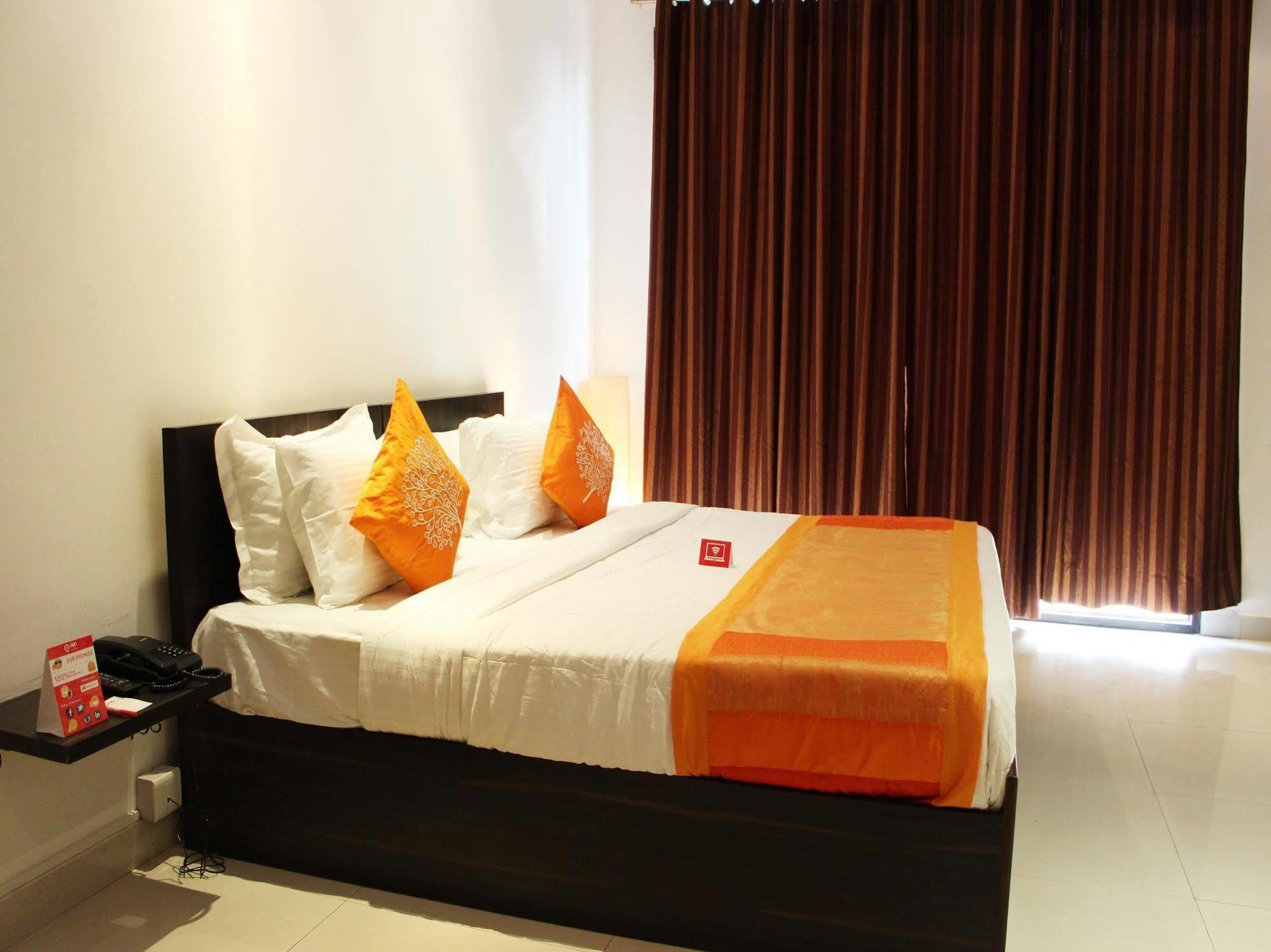 Oyo Flagship 387 Moulsari Avenue Hotel Gurgaon Bagian luar foto