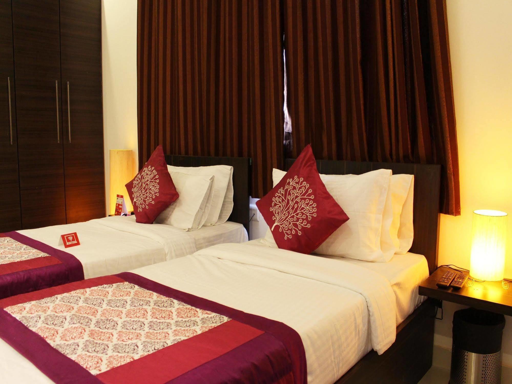 Oyo Flagship 387 Moulsari Avenue Hotel Gurgaon Bagian luar foto