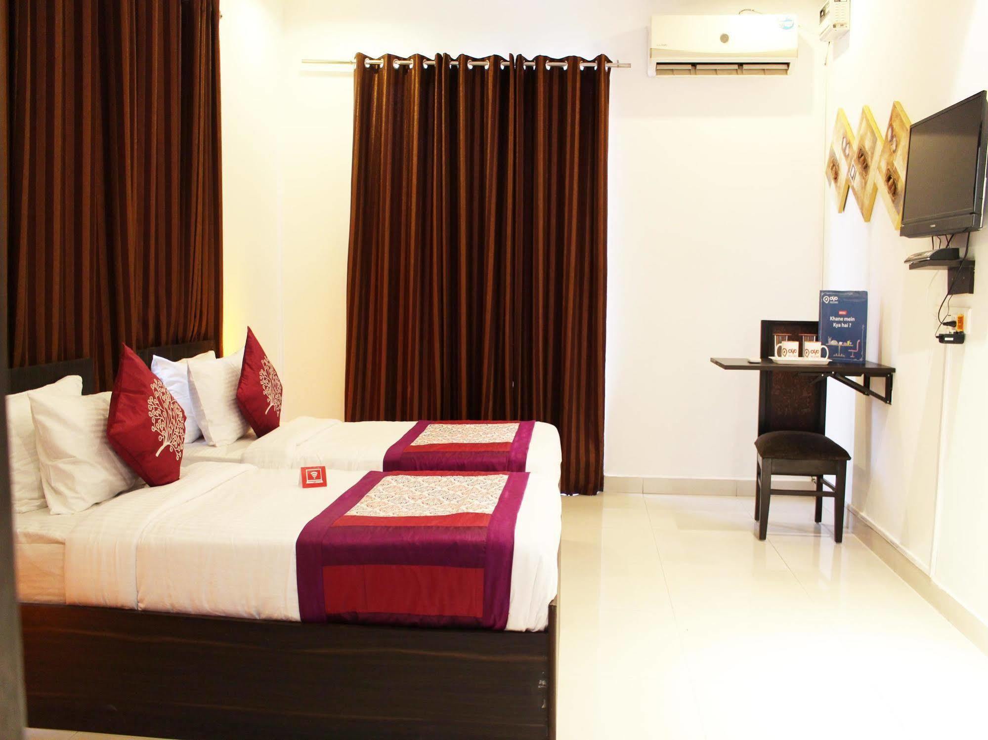 Oyo Flagship 387 Moulsari Avenue Hotel Gurgaon Bagian luar foto