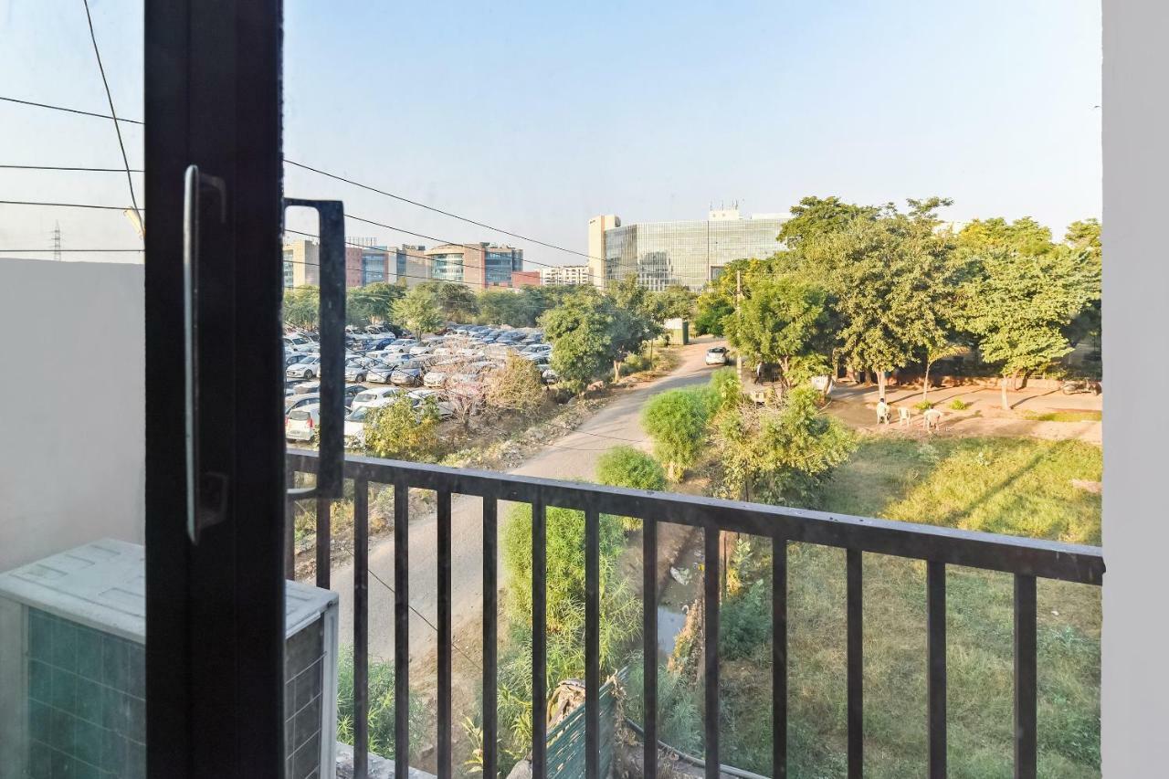 Oyo Flagship 387 Moulsari Avenue Hotel Gurgaon Bagian luar foto
