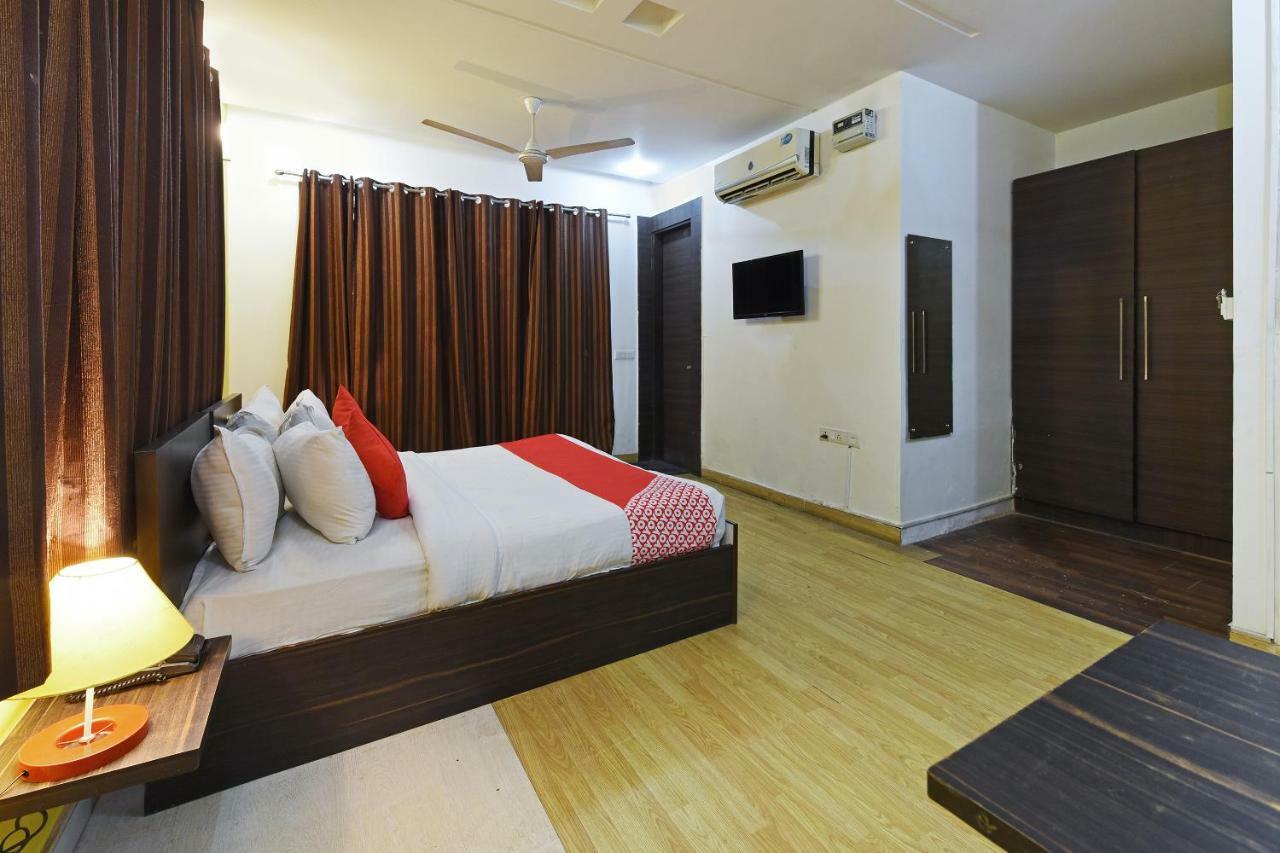 Oyo Flagship 387 Moulsari Avenue Hotel Gurgaon Bagian luar foto