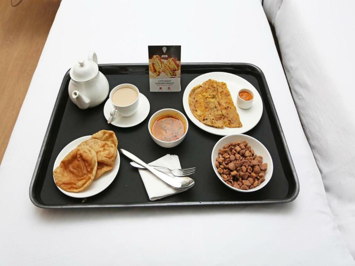 Oyo Flagship 387 Moulsari Avenue Hotel Gurgaon Bagian luar foto