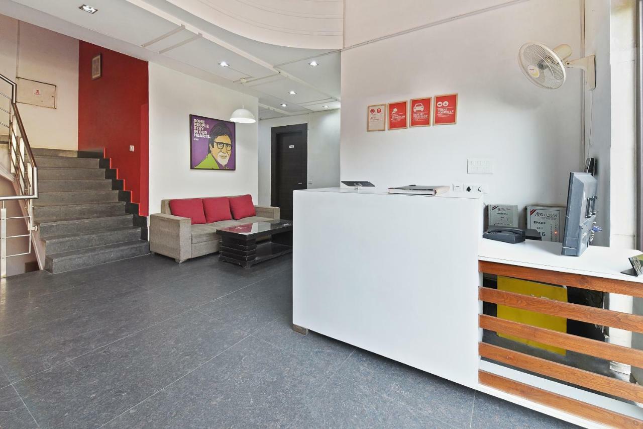 Oyo Flagship 387 Moulsari Avenue Hotel Gurgaon Bagian luar foto