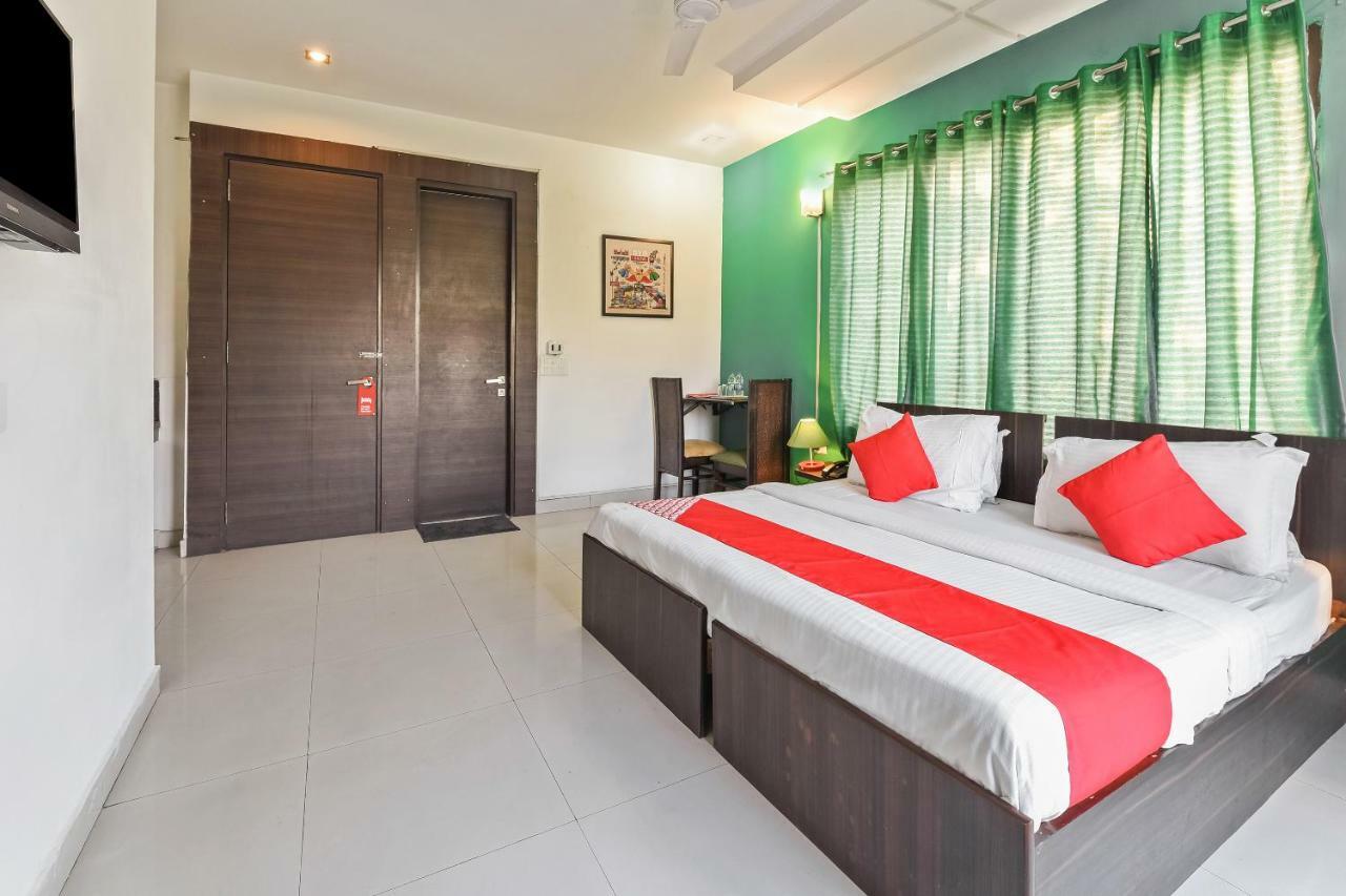 Oyo Flagship 387 Moulsari Avenue Hotel Gurgaon Bagian luar foto
