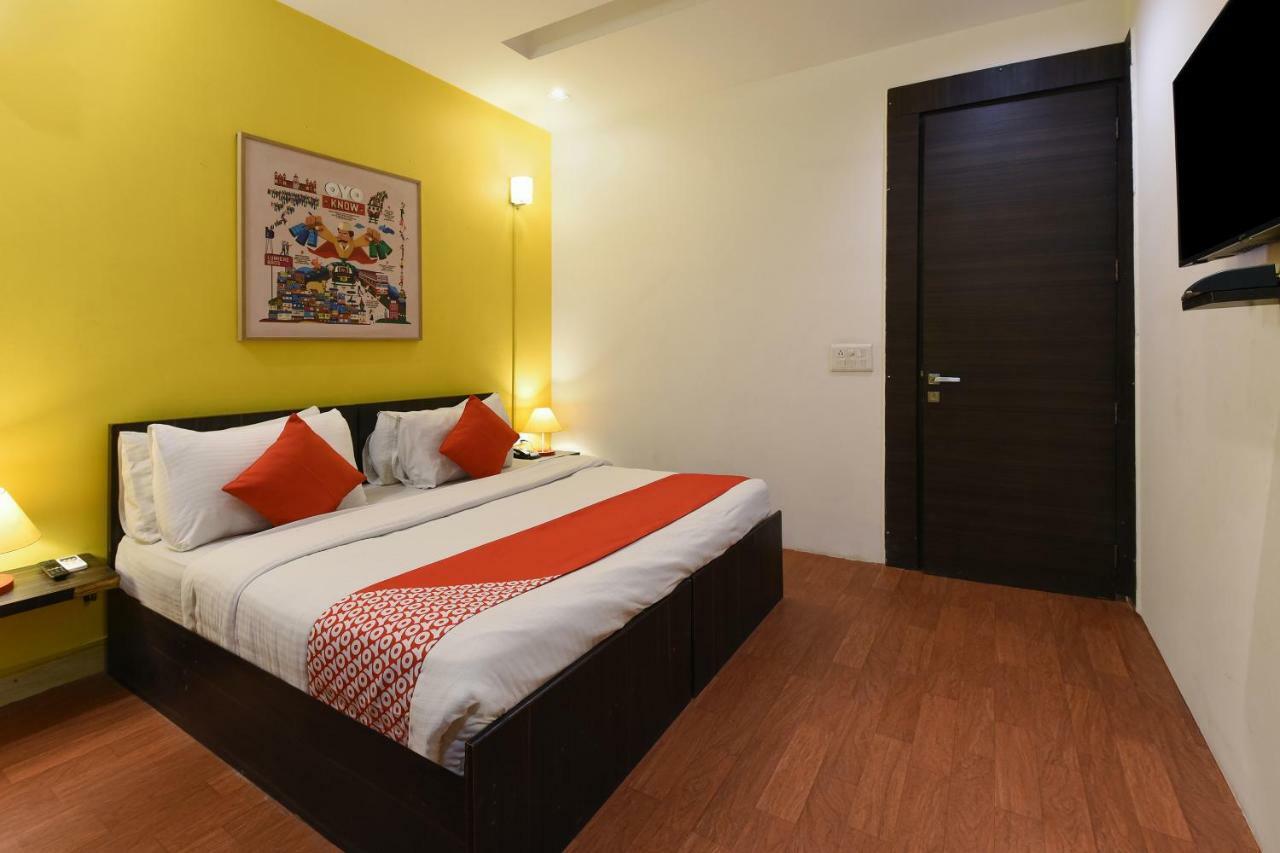 Oyo Flagship 387 Moulsari Avenue Hotel Gurgaon Bagian luar foto