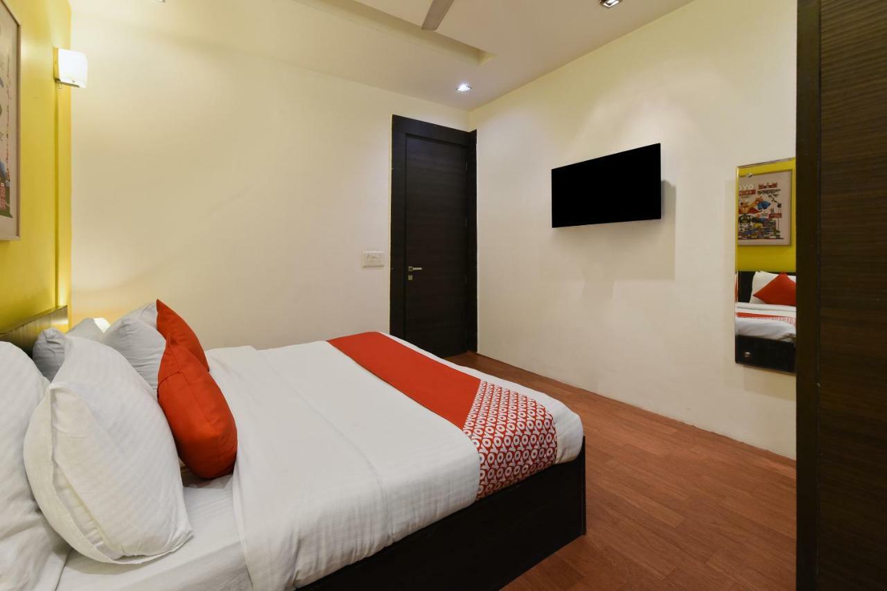 Oyo Flagship 387 Moulsari Avenue Hotel Gurgaon Bagian luar foto