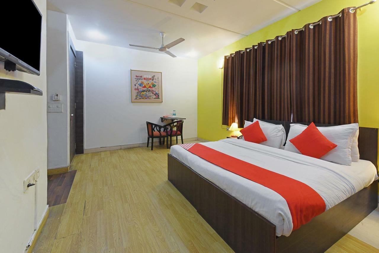 Oyo Flagship 387 Moulsari Avenue Hotel Gurgaon Bagian luar foto