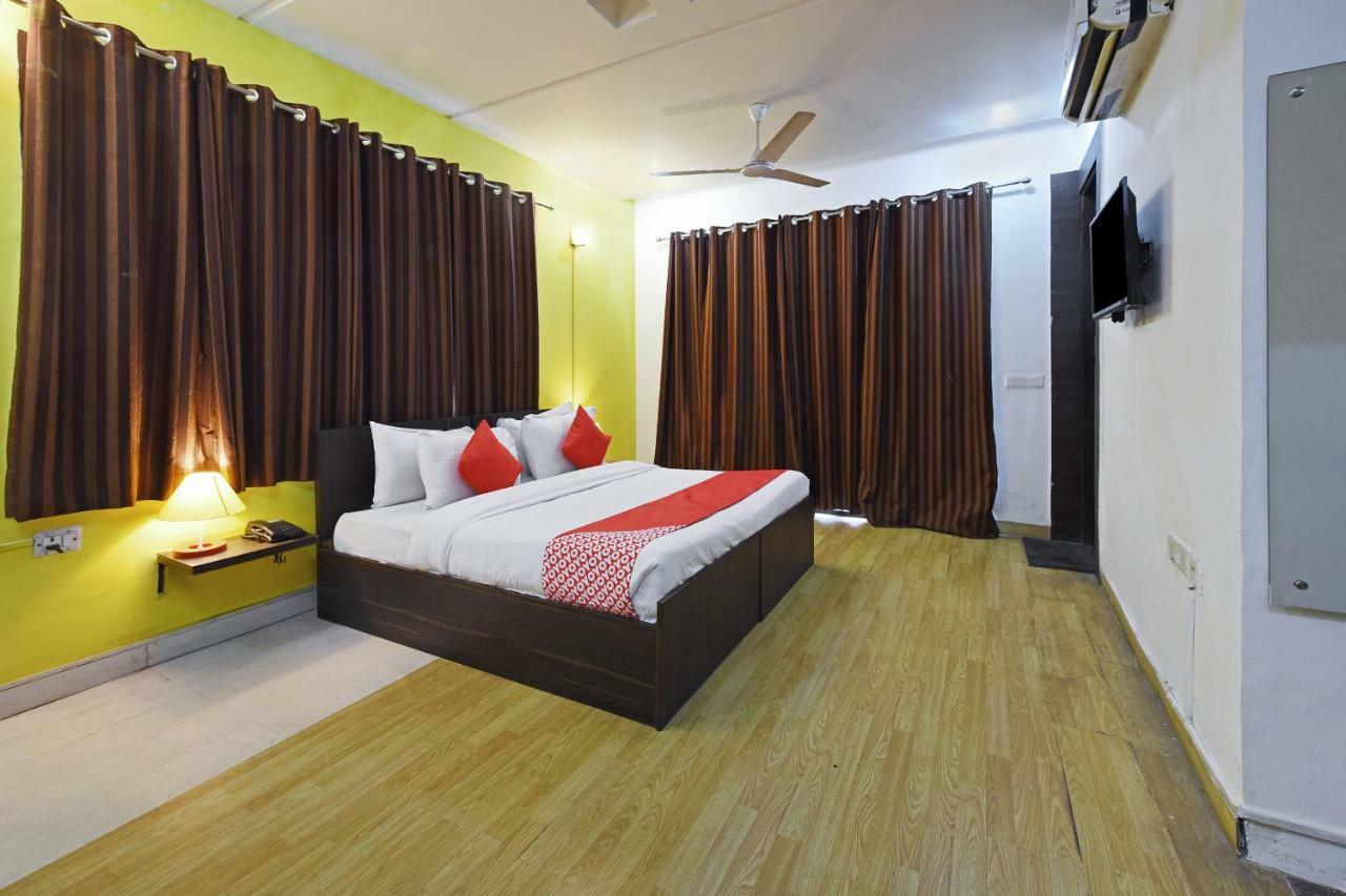Oyo Flagship 387 Moulsari Avenue Hotel Gurgaon Bagian luar foto