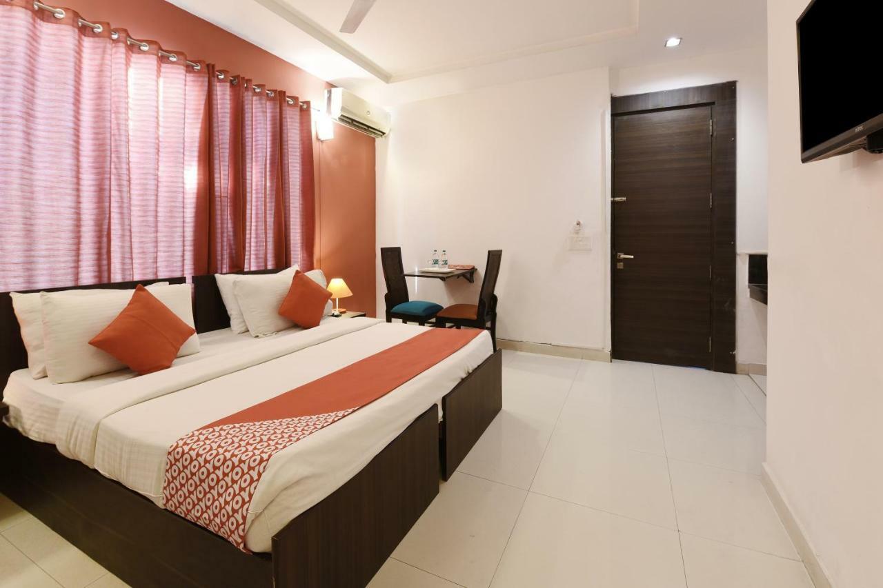 Oyo Flagship 387 Moulsari Avenue Hotel Gurgaon Bagian luar foto