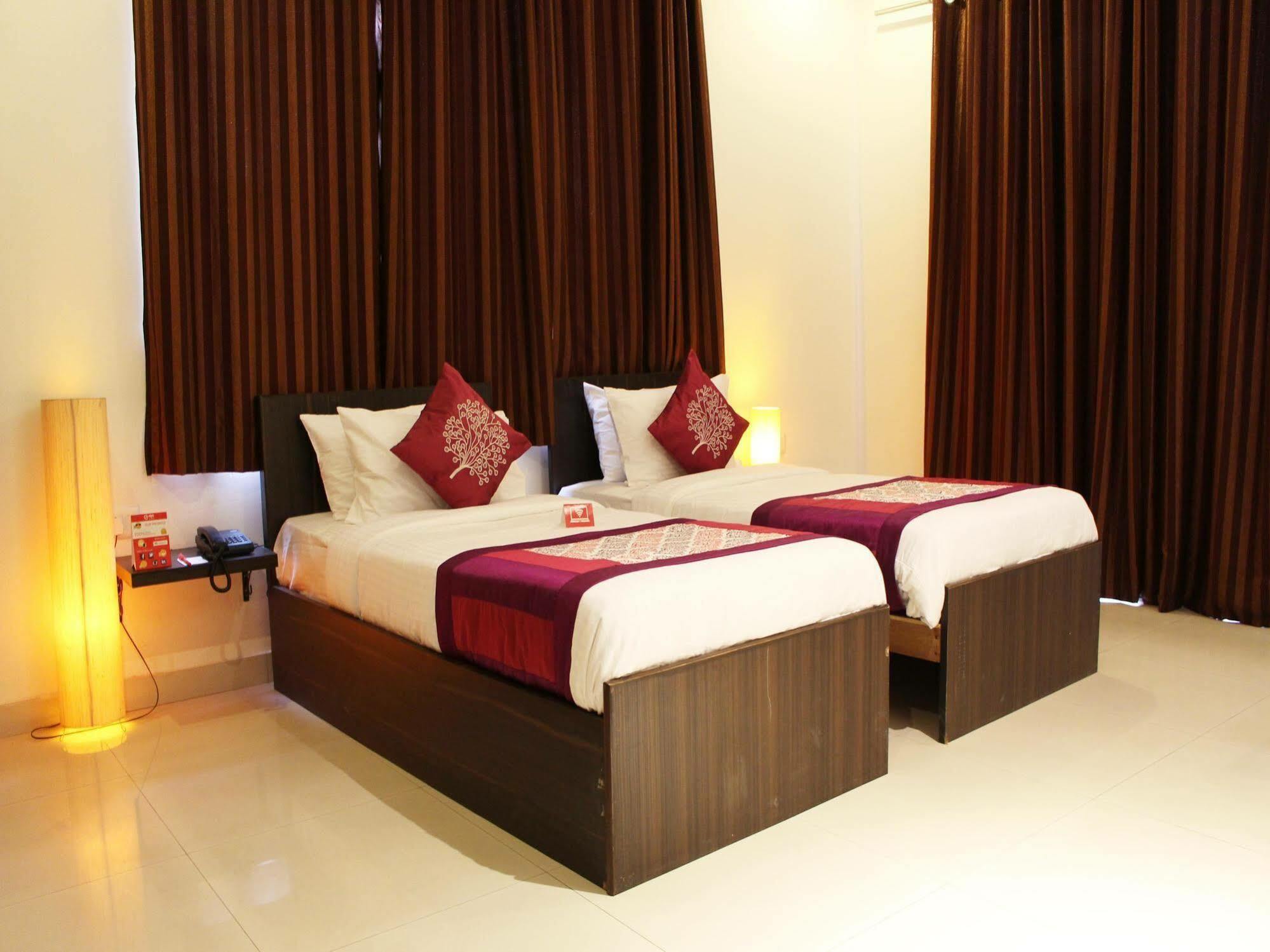 Oyo Flagship 387 Moulsari Avenue Hotel Gurgaon Bagian luar foto